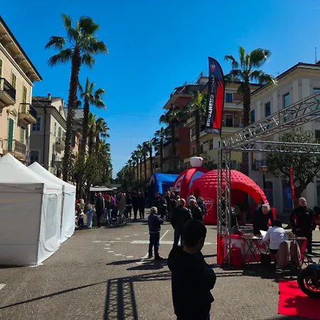 Lägenhet Al Mare Da Anto & Anto Compresa Ombrellone E Due Lettini *
